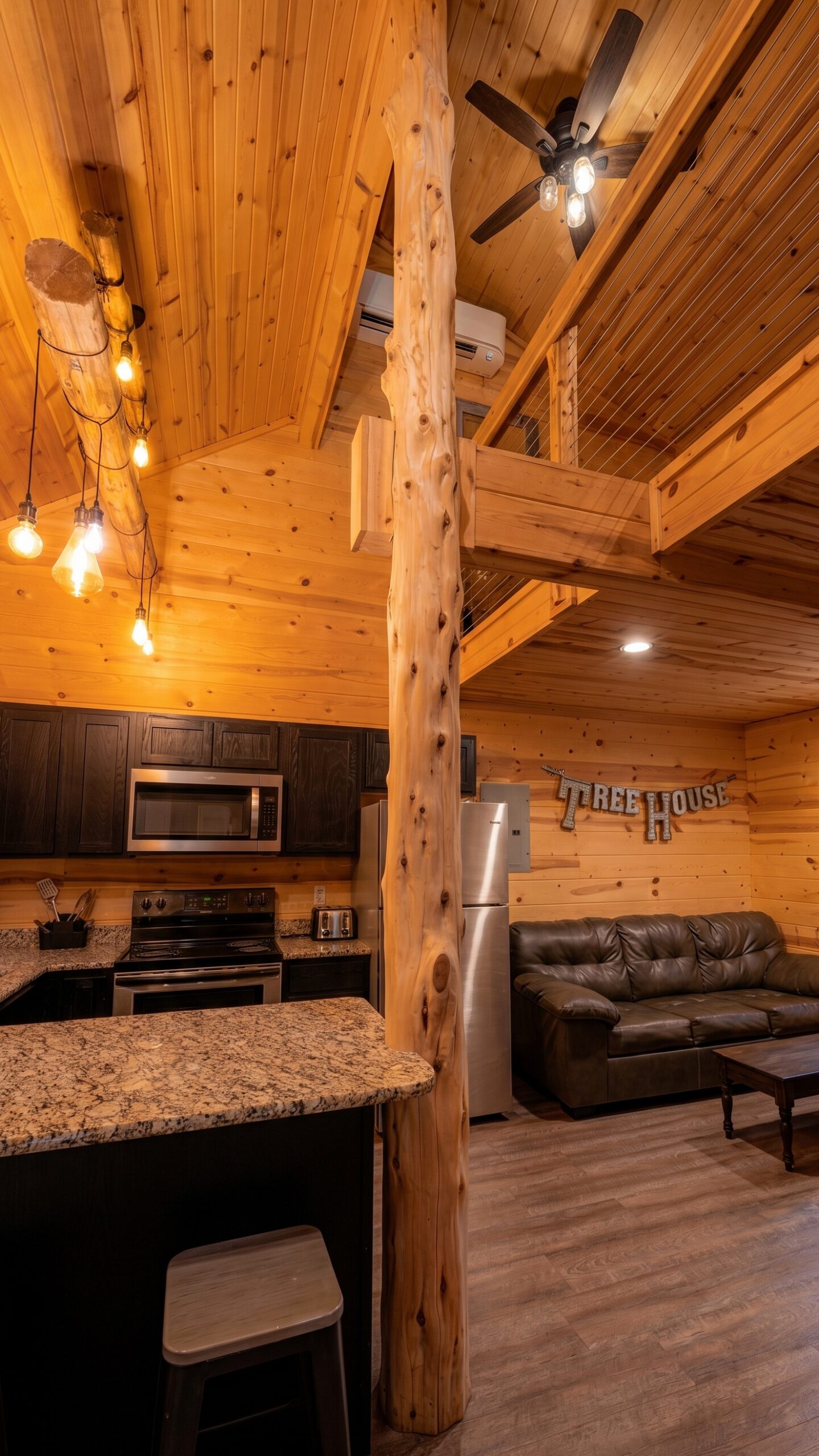 The Treehouse cabin in the Shawnee Forest